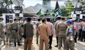 HMI Demo Defisit Rp200 Milyar, DPRD Subang Siap Gelar Hak Interpelasi HMI Demo Defisit Rp200 Milyar, DPRD Subang Siap Gelar Hak Interpelasi