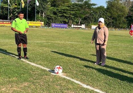 Teh Neng Supartini Buka Open Turnamen Sepak Bola BPD Bongas Cup1