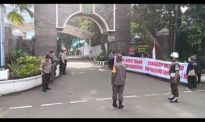 Desak Usut Tuntas dan Tangkap Mafia Tanah Patimban, FMP Jabar Geruduk Kantor Kejagung Desak Usut Tuntas dan Tangkap Mafia Tanah Patimban, FMP Jabar Geruduk Kantor Kejagung