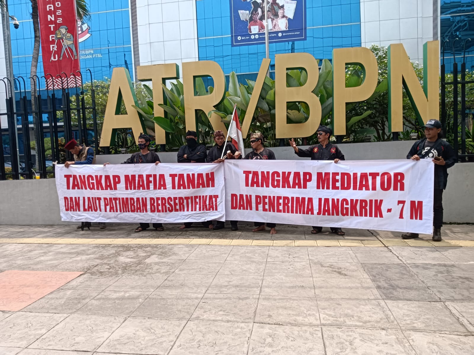 Desak Usut Tuntas dan Tangkap Mafia Tanah Patimban, FMP Jabar Geruduk Kantor Kejagung1