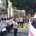 Massa Desak Polisi Tangkap Pelaku Pengeroyok Fahlevi al Mpu