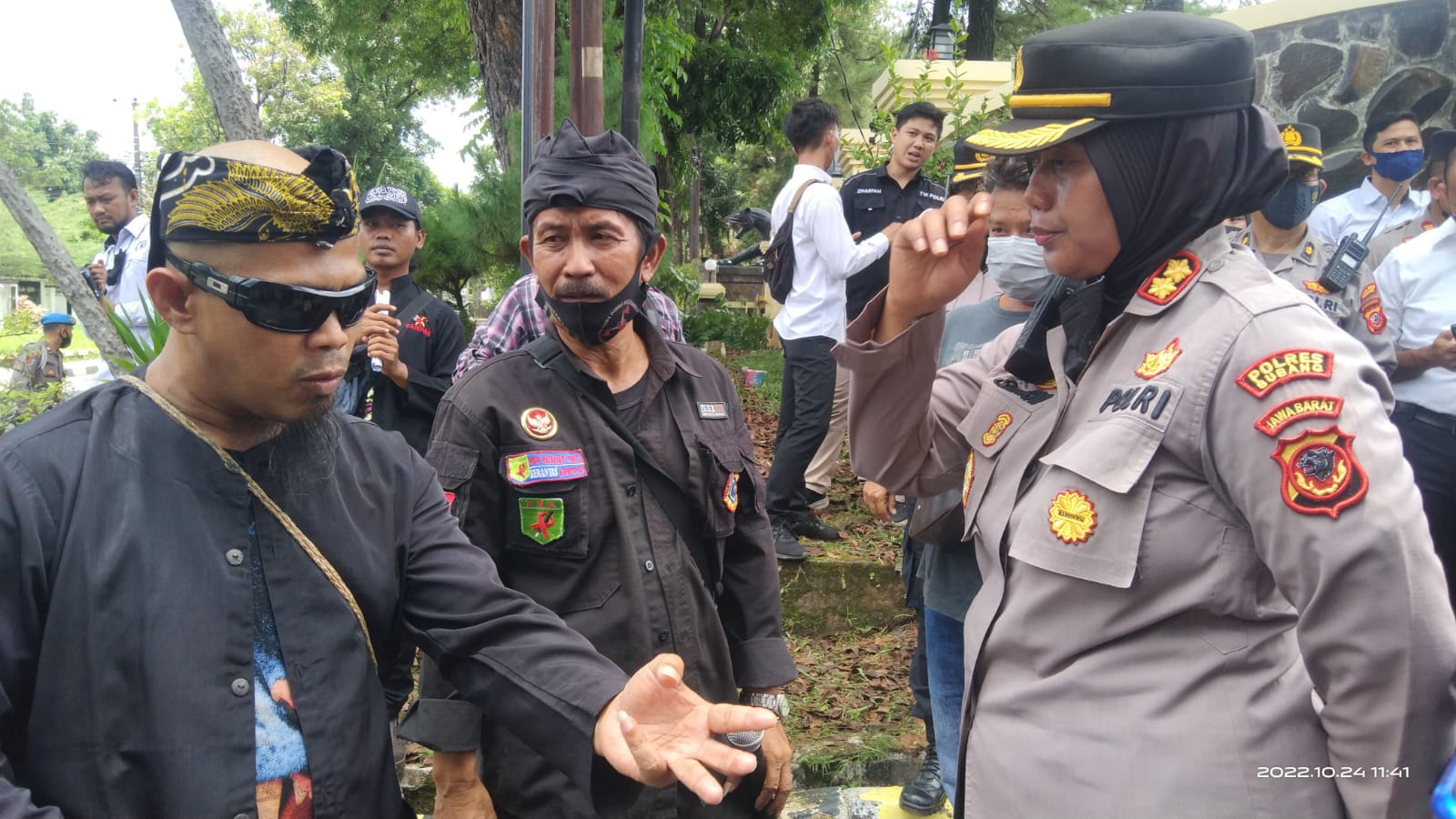 Massa Desak Polisi Tangkap Pelaku Pengeroyok Fahlevi al Mpu1