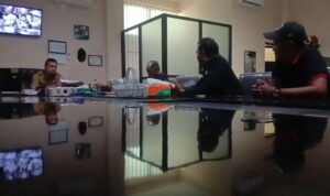 Berniat Tanyakan Anggaran DPUPR Indramayu, LSM dan Wartawan Dihadang Security Berniat Tanyakan Anggaran DPUPR Indramayu, LSM dan Wartawan Dihadang Security