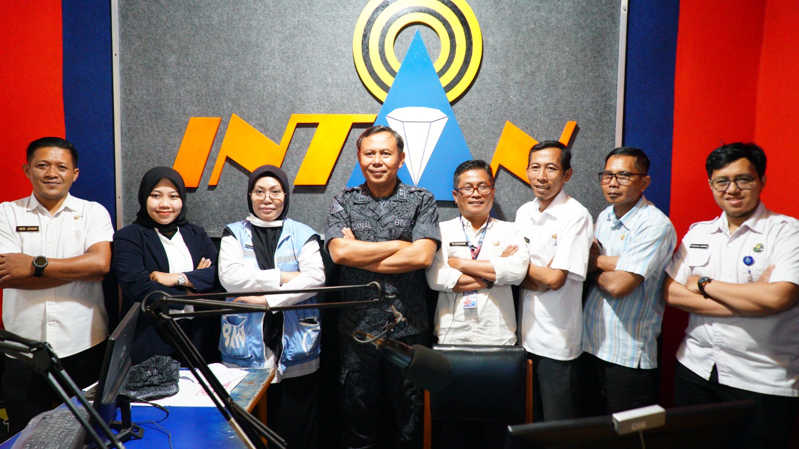 BNNK Garut Diseminasikan P4GNPN Melalui Radio Streming Intan Garut