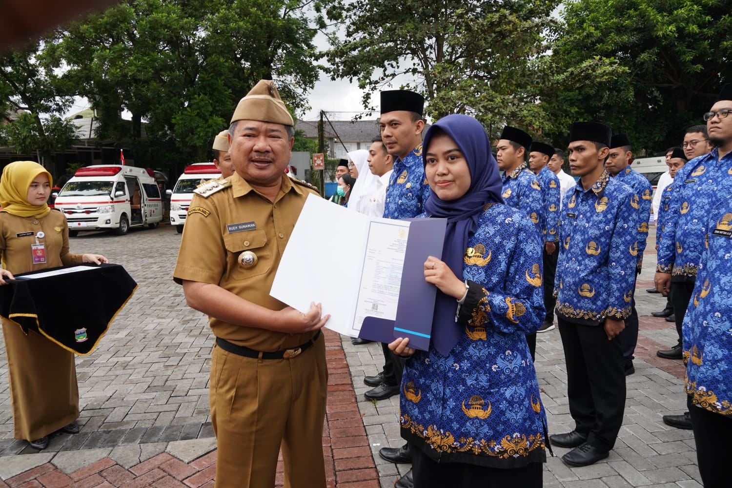 Bupati Garut Serahkan 138 SK PNS bagi CPNS Angkatan 20211