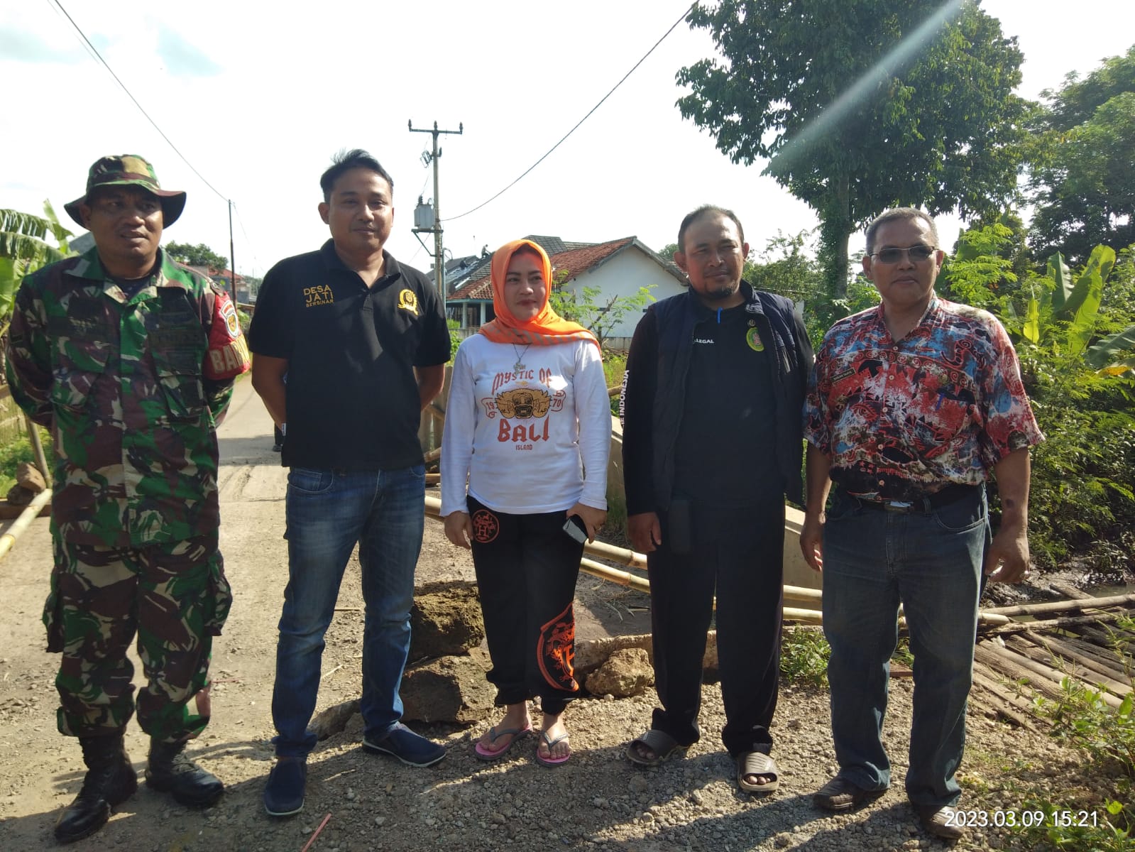 Kades Jati & Camat Cipunagara Tinjau Jembatan Yang Ambruk1