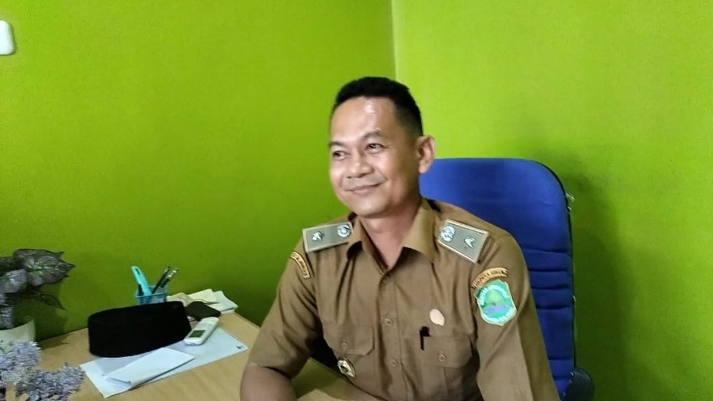 Patut Dicontoh, Kades Mayangan Isi Waktu Luangnya Jadi Montir1