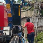 Regu Rescue Diskar PB Kota Bandung Evakuasi Pohon Tumbang