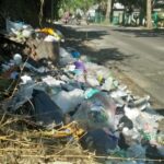 Sampah di TPS Jalan Hasan Arif Garut Berantakan, Diduga Ganggu Lalulintas