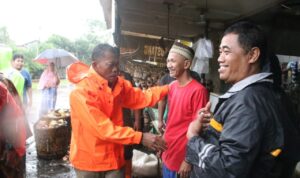 Tak Ingin Warga Kelaparan, Kang Jimat Tinjau Langsung Kondisi Warga Terdampak Banjir di Ciasem & Blanakan Tak Ingin Warga Kelaparan, Kang Jimat Tinjau Langsung Kondisi Warga Terdampak Banjir di Ciasem & Blanakan
