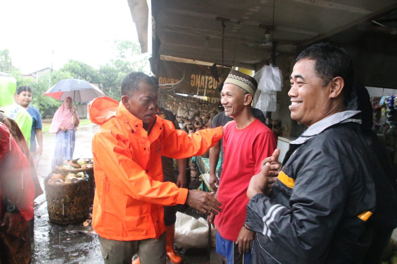 Tak Ingin Warga Kelaparan, Kang Jimat Tinjau Langsung Kondisi Warga Terdampak Banjir di Ciasem & Blanakan