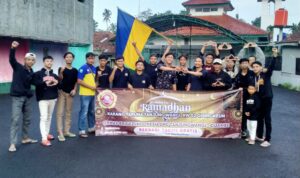 Buru Keberkahan Ramadhan, Karang Taruna Tanjung Wangi & Ormas Brigez Berbagi Takjil Buru Keberkahan Ramadhan, Karang Taruna Tanjung Wangi & Ormas Brigez Berbagi Takjil