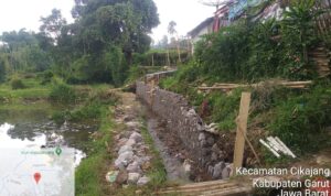 Pemdes Cikajang Realisasikan DD Tahap 1 untuk Pembangunan TPT