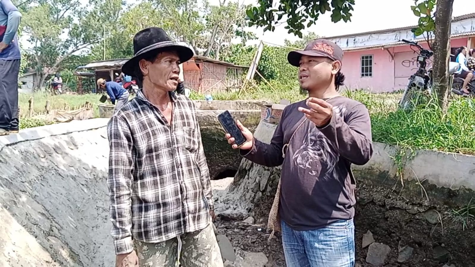 Kerap Alami Kekeringan, Petani Rutin Perbaiki Saluran Irigasi Dana Swadaya Masyarakat1