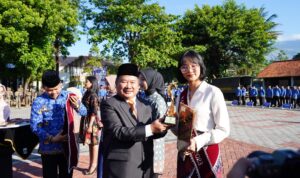 Pemkab Garut Beri Penghargaan Untuk Putri Otonomi Daerah