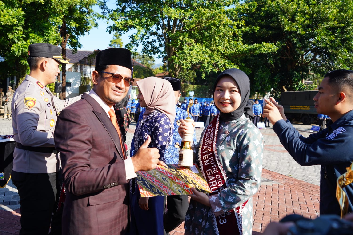 Pemkab Garut Beri Penghargaan Untuk Putri Otonomi Daerah1