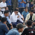 Prof. Zudan Temui Mahasiswa Pendemo Duduk Sejajar Serap Aspirasi