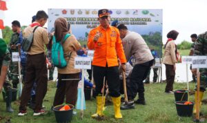 Sekda Garut Hadiri Puncak Penanaman Pohon Mangrove Nasional di Pantai Karang Paranje