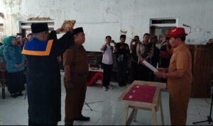 Camat Binong Lantik PAW Kades Karangsari dan Pjs Kades Binong Camat Binong Lantik PAW Kades Karangsari dan Pjs Kades Binong