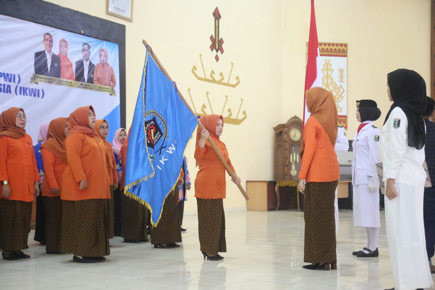 Ketua PWI Lampung Lantik Ketua PWI Kab. Lampung Timur1