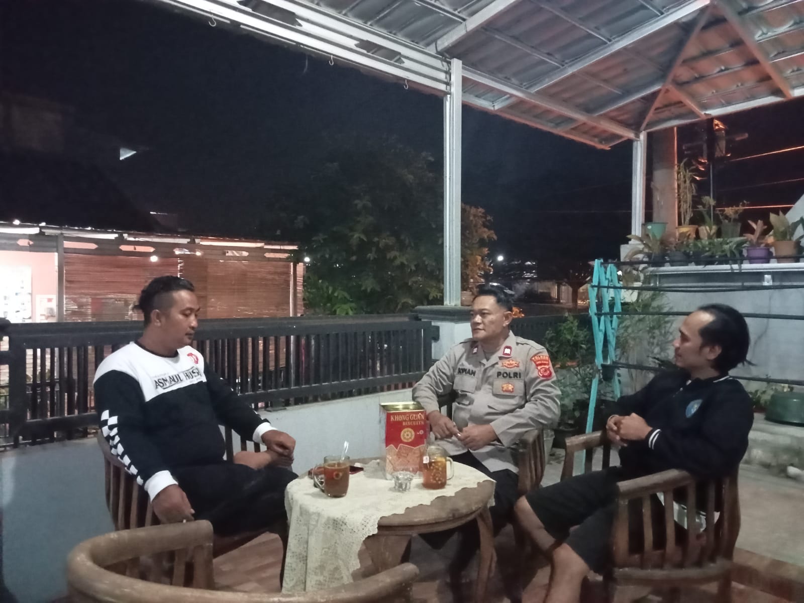 Tingkatkan Kamtibmas dari Guantibmas, Polisi RW Kunjungi Ketua RW 21 Dangdeur