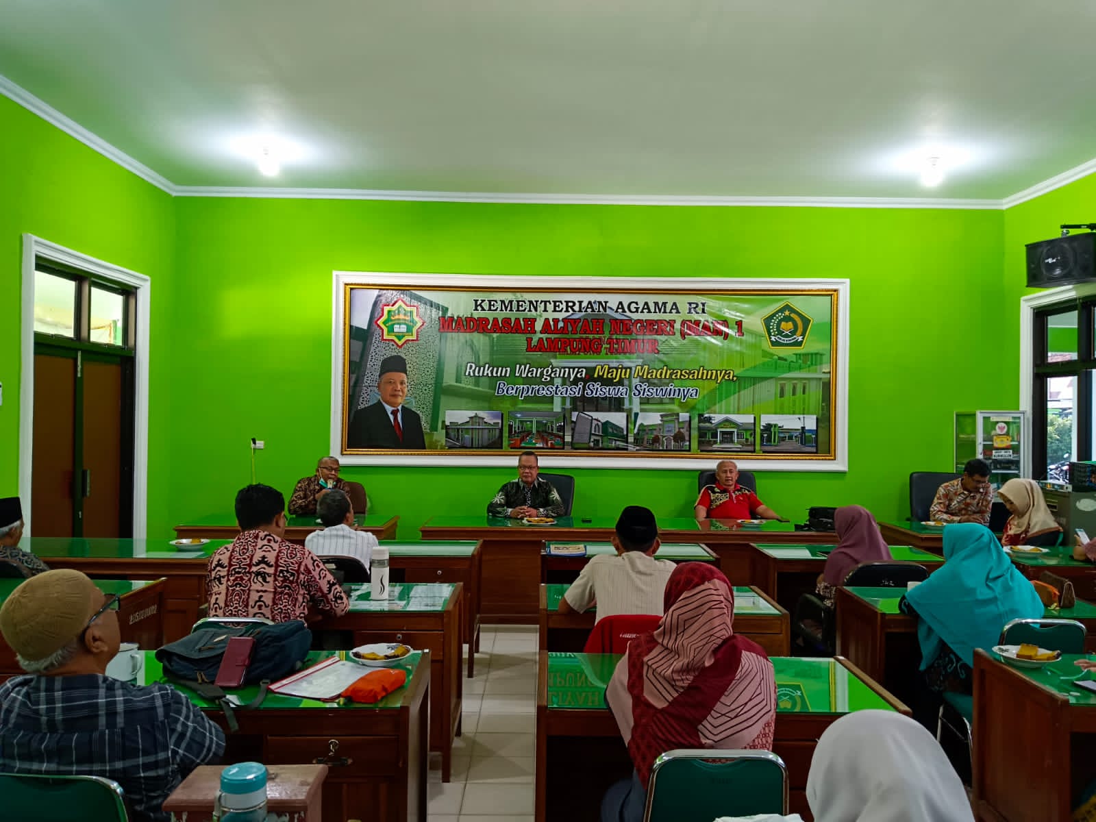 Ketua DPRD Lamtim Daftarkan Sekolah Anaknya di MAN 1 Lamtim1