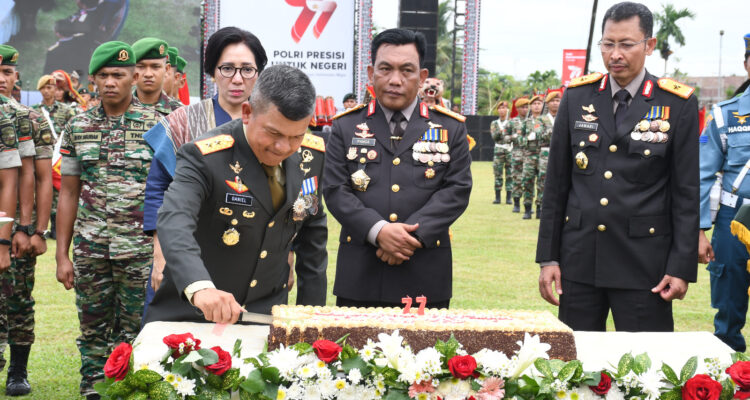 Pangdam I/BB Ucapkan Selamat HUT Bhayangkara Ke-77 di Polda Sumut