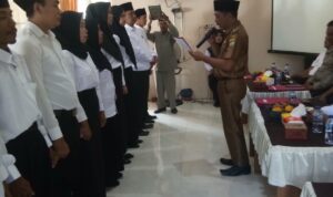 Pelantikan Sebelas Perangkat Desa Manah Resmi