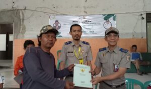 Danu Bagikan Sertifikat Program PTSL Desa Bojongkunci
