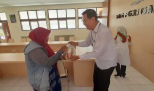 Pendidik SMA PGRI Garut Berbagai Kepada Para Wali Murid