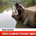Diduga Tercemar Limbah Pabrik, Sungai Cilamatan Berwarna Hitam Pekat & Bau Menyengat