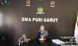 Elin Kustini Selama 38 Tahun Tenaga dan Pikirannya Untuk SMAS PGRI Garut