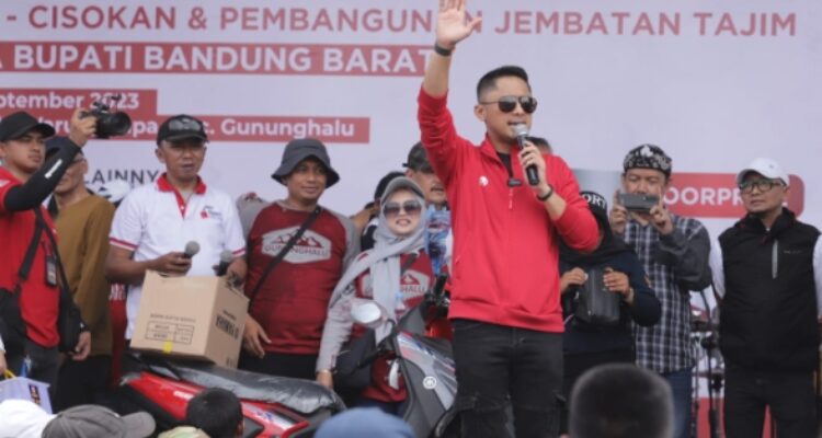 Hadiri Giat Jalan Santai, Bupati KBB; “Infrastruktur Sudah Bagus Tinggal Kembangkan Potensi Usaha”
