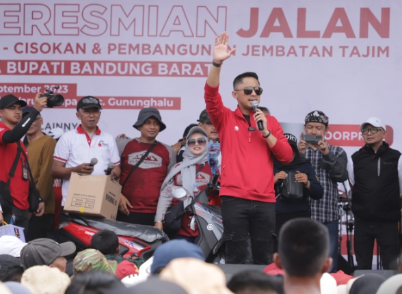 Hadiri Giat Jalan Santai, Bupati KBB; “Infrastruktur Sudah Bagus Tinggal Kembangkan Potensi Usaha”