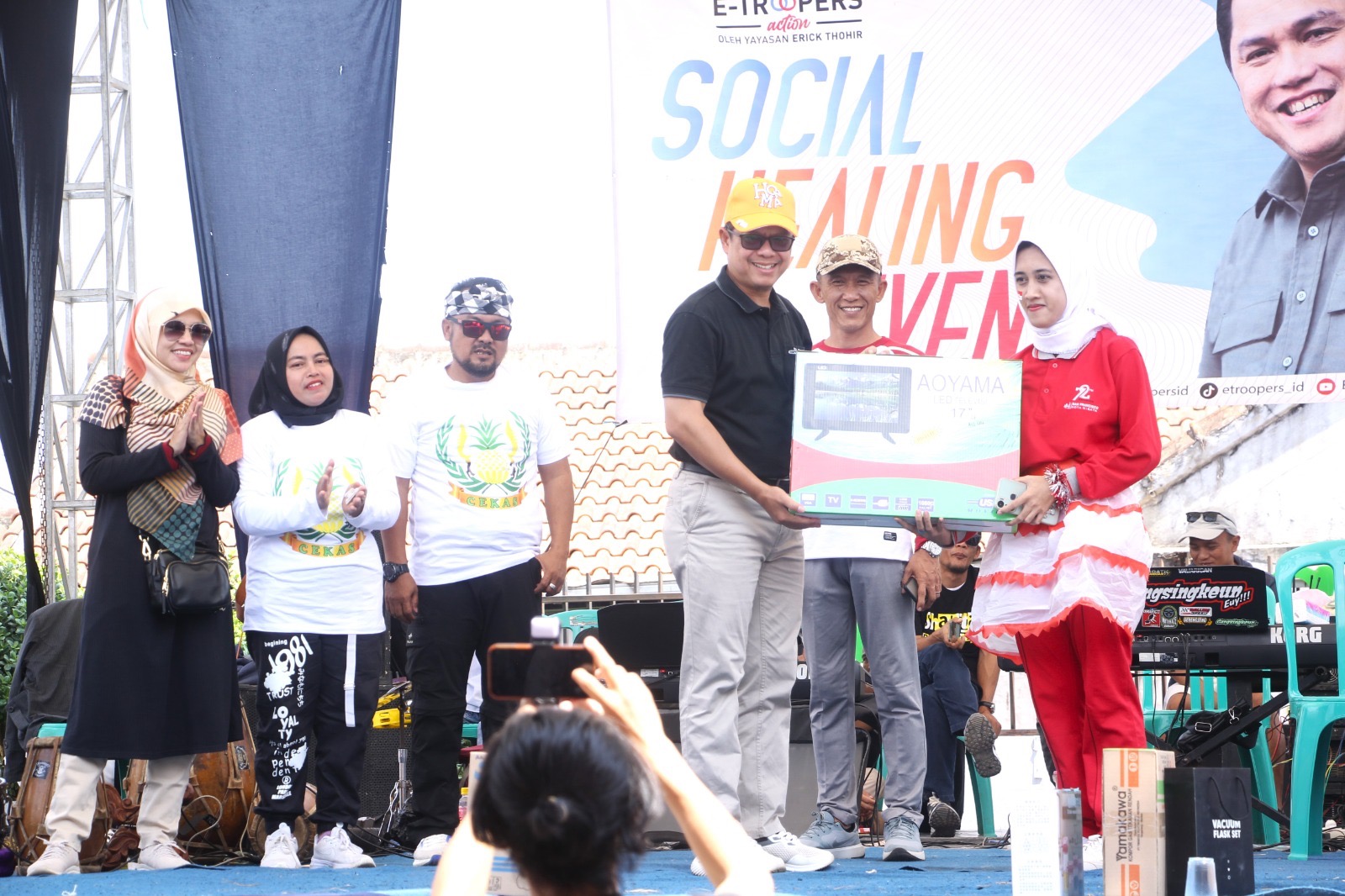 Hadiri Milangkala Desa Kumpay, Kang Akur Tegaskan Tetap Kompak dan Bergotong Royong