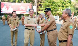 Pimpin Apel Pagi, Sekda Subang Serahkan Bantuan KOLECER