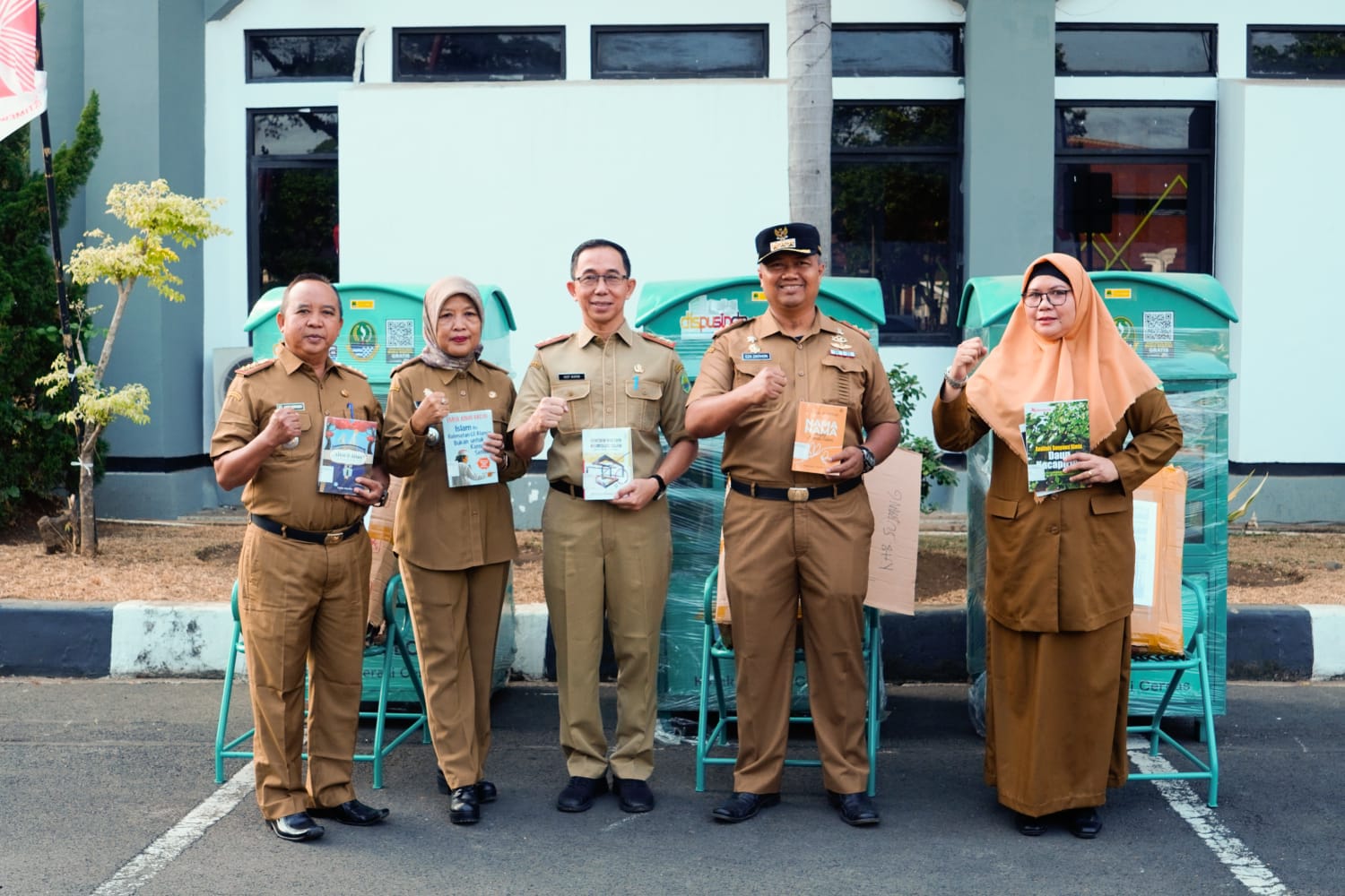 Pimpin Apel Pagi, Sekda Subang Serahkan Bantuan KOLECER1