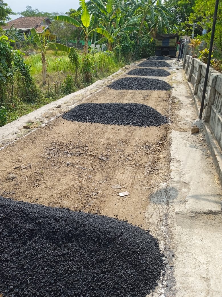 Diduga Pekerjaan Hotmik Jaling RW 6 Dangdeur Dikerjakan Asal Jadi