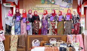 Peringati Hari Batik Nasional, Mimih Berharap Subang Mampu Kembangkan Desain Batik Berbasis Alam Peringati Hari Batik Nasional, Mimih Berharap Subang Mampu Kembangkan Desain Batik Berbasis Alam