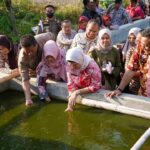 Bupati Indramayu Bersama Kadiskanla Berikan Bantuan Bagi 94 Pokdakan Senilai Rp2,1 Miliar