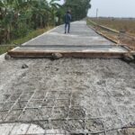 Diduga PT Pancarona Kerjakan Jalan Rigid Cicadas-Nanggerang Asal-Asalan