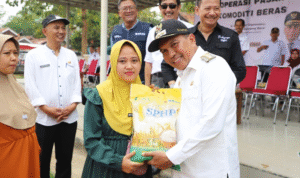 Pemerintah KBB dan Bulog, Menggelar Operasi Pasar Beras Murah