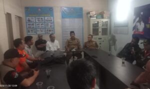 Puluhan Awak Media Geruduk Kantor Desa Padalarang