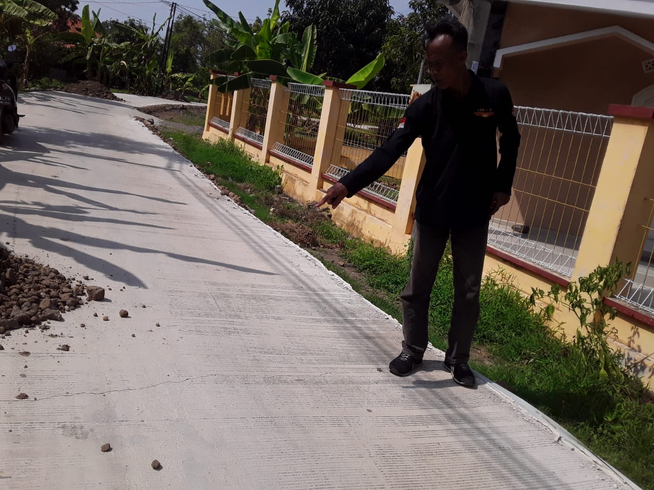 LSM IK Ancam Laporkan Dugaan Penyimpangan Proyek Jalan di Desa Pabean Ilir, Kabid DPUPR Indramayu Bungkam