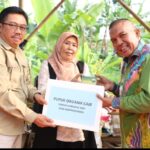 Pj Bupati KBB Berikan Bantuan Alat Pertanian & Subsidi ke Para Pedagang Beras & Cabai