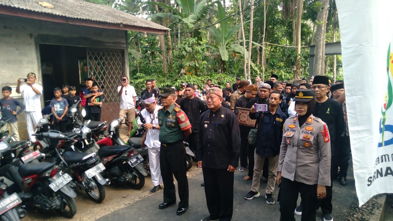 Ratusan Warga Sirnajaya Antusias Ikuti Acara Nyalin/Hajat Bumi