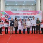 Bupati Indramayu Serahkan Bantuan Sosial Hibah Pemberdayaan Masyarakat