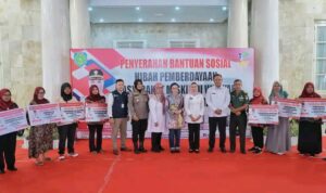 Bupati Indramayu Serahkan Bantuan Sosial Hibah Pemberdayaan Masyarakat