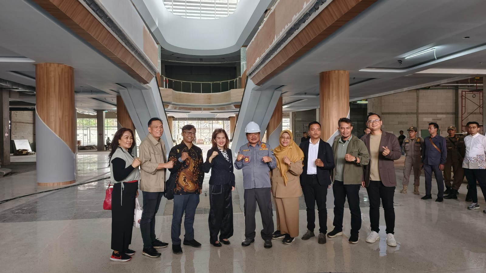 Hari Terakhir Jabatannya, Rudy Gunawan Cek Pembangunan Gedung Ciplaz Garut1