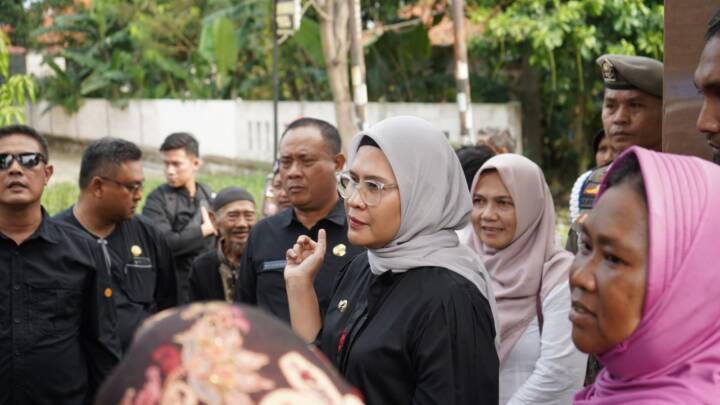 Jalan Poros Desa Sukahaji Segera Dibangun Kadis PUPR dan Bupati Indramayu